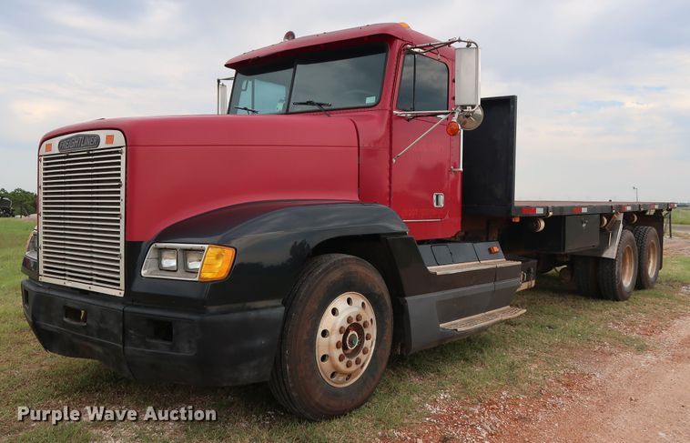1990 Freightliner FLD flatbed truck - FE9691