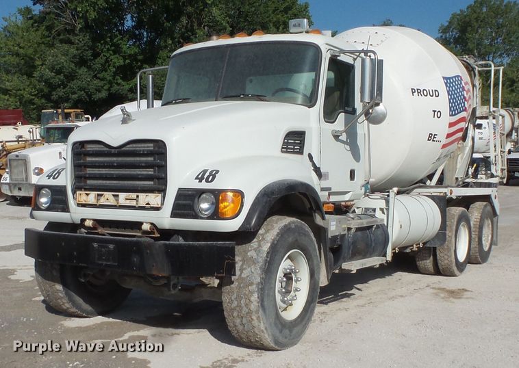 2005 Mack CV713 ready mix truck - FM9665