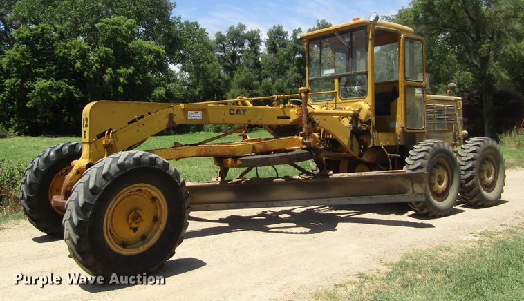 1963 Caterpillar 12E rigid frame motor grader - DB4971