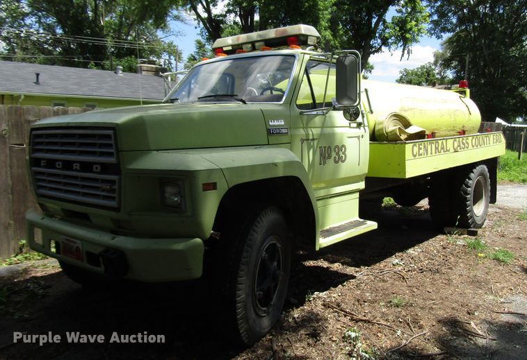 1981 Ford F700 tank truck - DG1332
