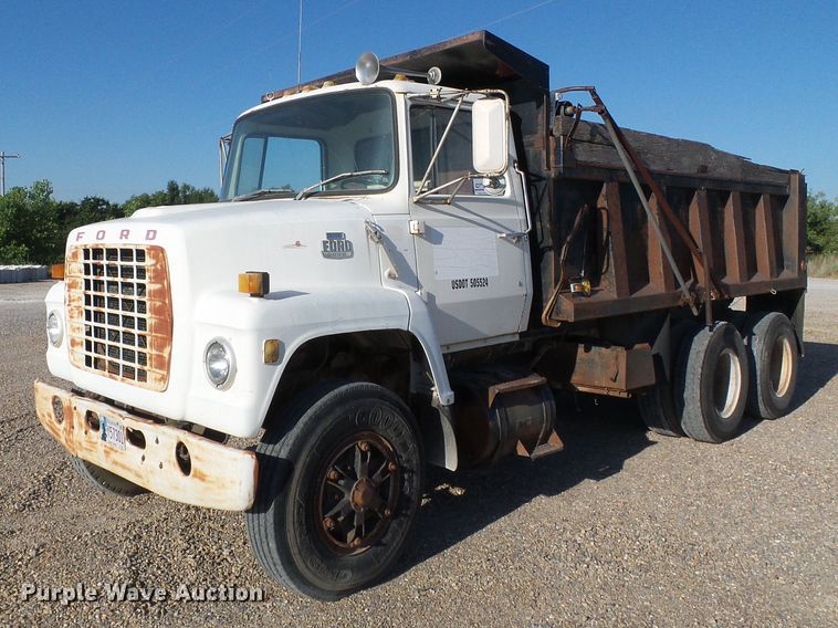 1982 Ford 8000 dump truck - DC5069