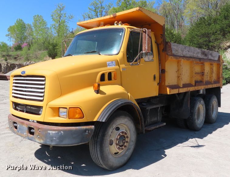 1998 Ford Louisville dump truck - DE3475