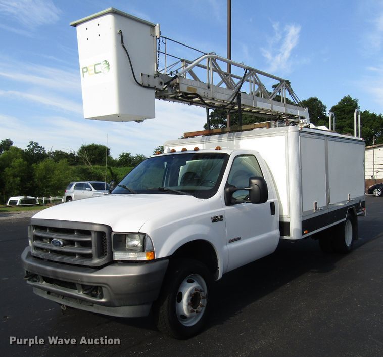 2004 Ford F450 Super Duty bucket truck - DG1325