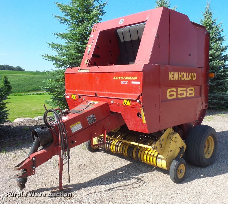 2000 New Holland 658 round baler - FM9745