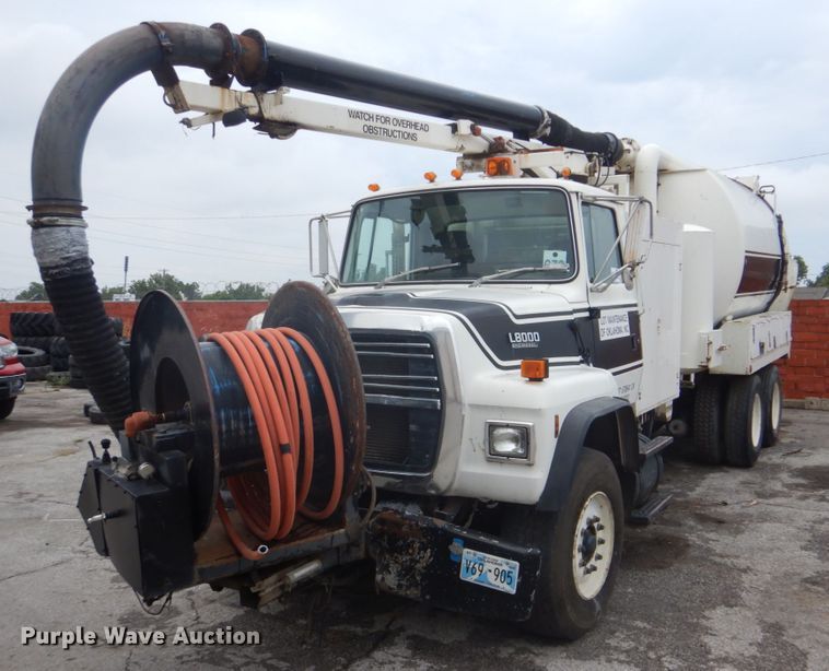 1994 Ford L8000 vacuum truck - DI2258