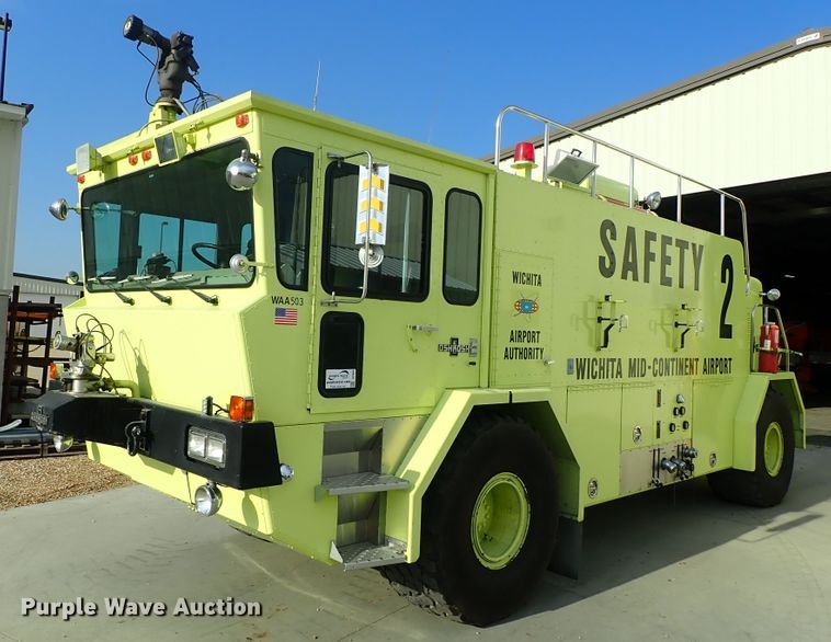 1991 Oshkosh T-1500 ARFF fire truck - DE0896