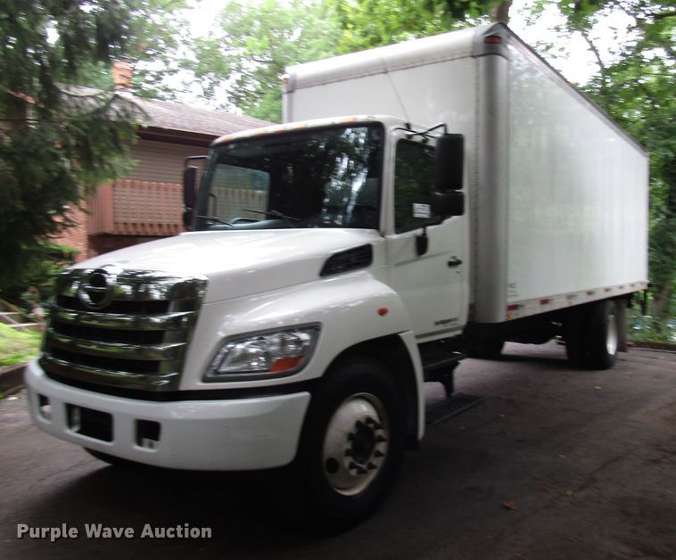 2012 Hino 268 box truck - DG1381