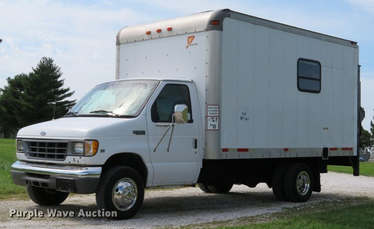 2002 Ford Econoline E350 Super Duty box truck - DH1514