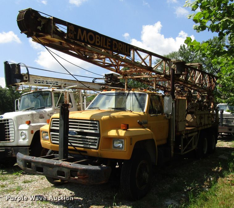 1988 Ford FT900 drilling rig truck - DG1390