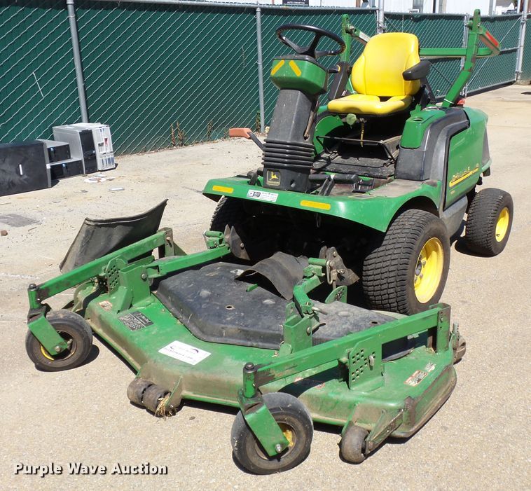 2001 John Deere 1445 lawn mower - DE7948