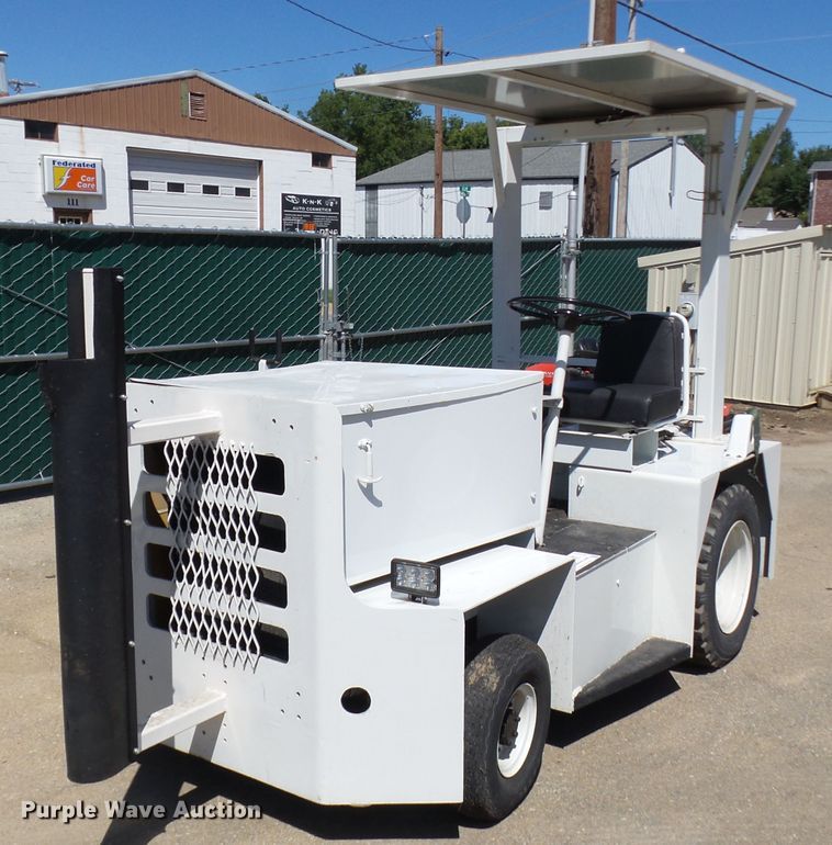 1972 United Tractor G40C tug - DE7953