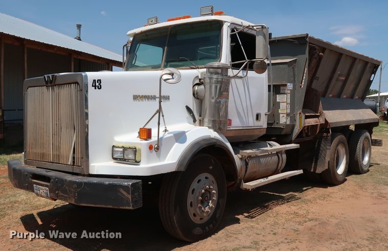 2001 Western Star 4964SX spreader truck - DG4098