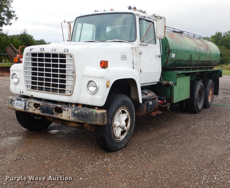 1973 Ford 9000 tank truck - DH3542