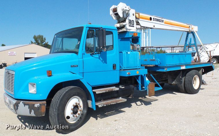 2004 Freightliner FL70 crane truck - DI0656