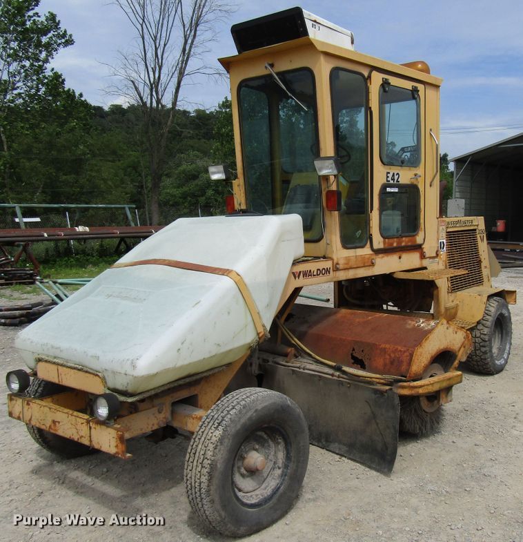 Waldon SM250 broom - FJ9737