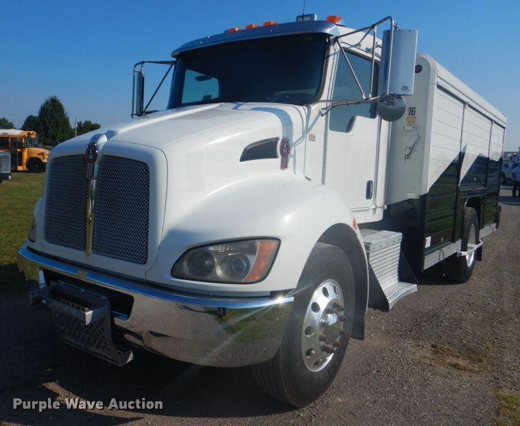 2009 Kenworth T270 delivery truck - FT9483