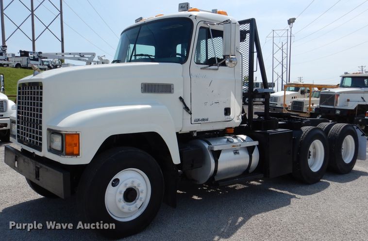 1998 Mack CH613 semi truck - EK9057