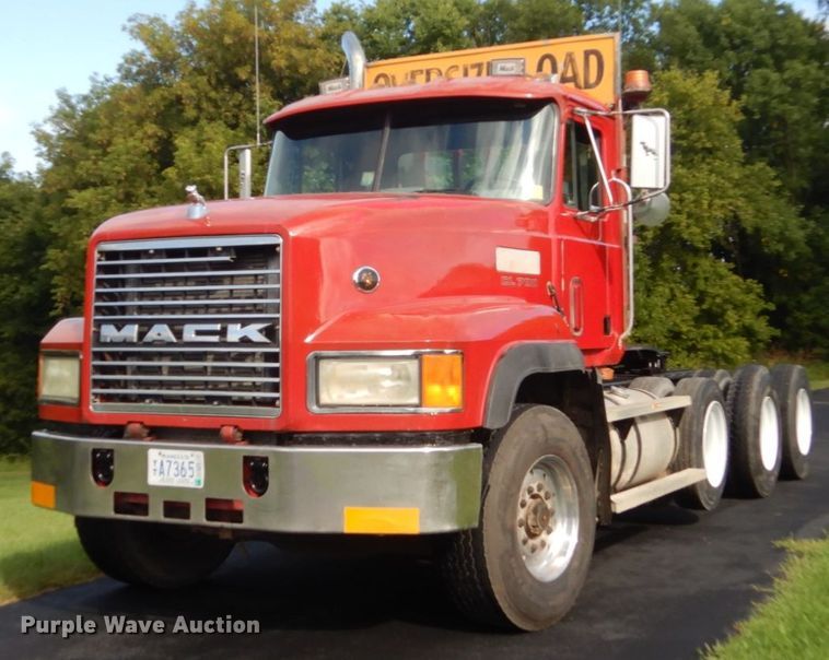1996 Mack CL713 semi truck - FU9503