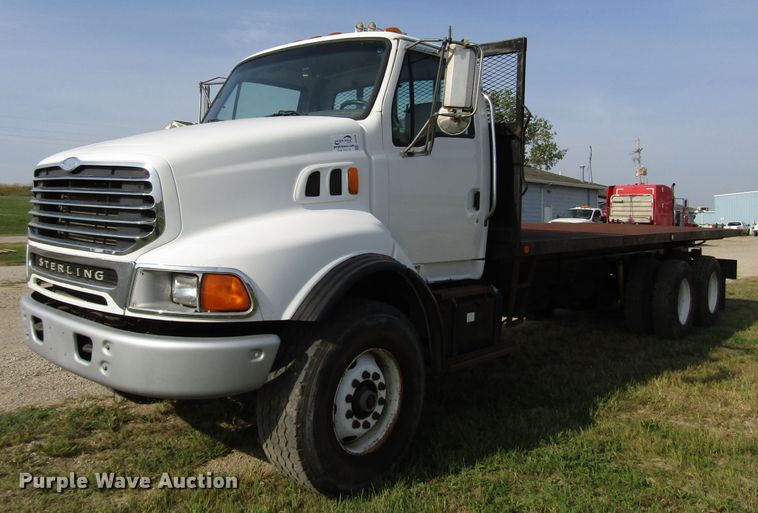 2003 Sterling L-Line flatbed truck - DE2399