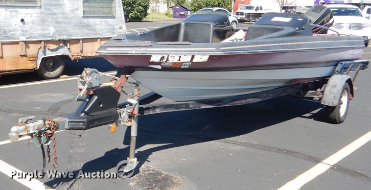 1989 Bayliner Quantum boat - DI2536
