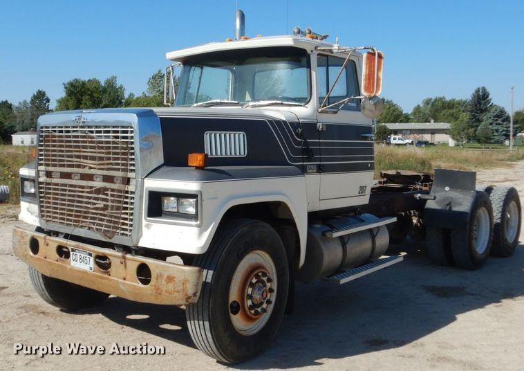 1986 Ford LT9000 semi truck - FU9543