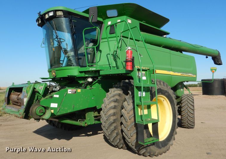 2005 John Deere 9760 STS combine - DG5845