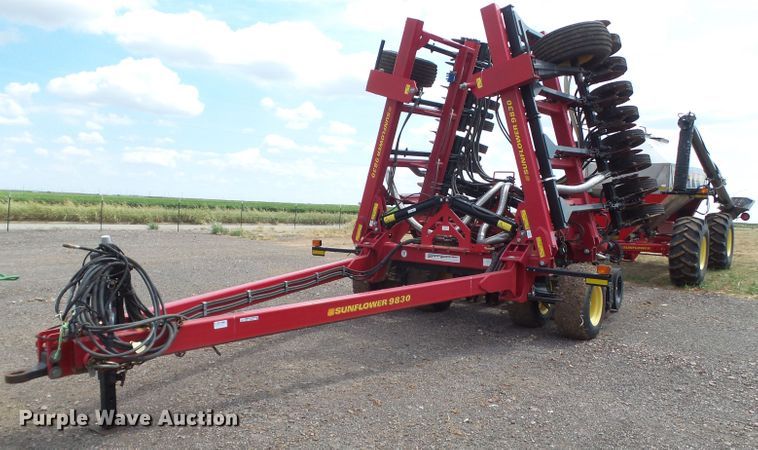 2013 Sunflower 9830 air seeder - GC9027