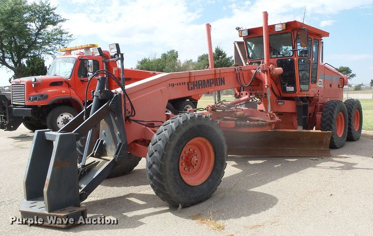2001 Champion 710A motor grader - DG0197
