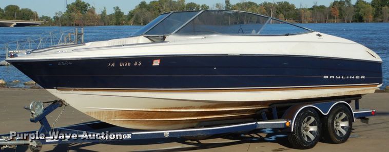 1996 Bayliner 2250LS boat - FI9662