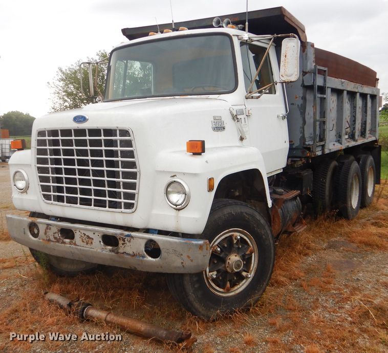 1986 Ford 8000 dump truck - GH9633