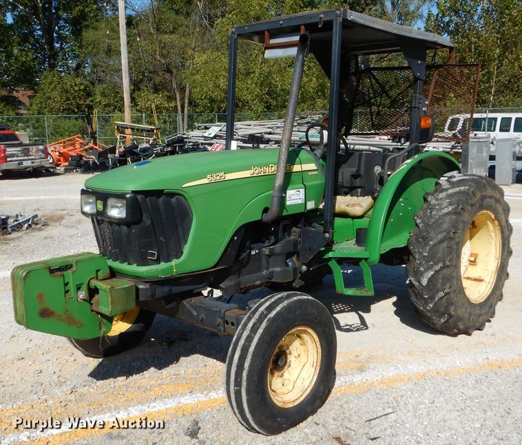 2008 John Deere 5325 tractor - DH2147