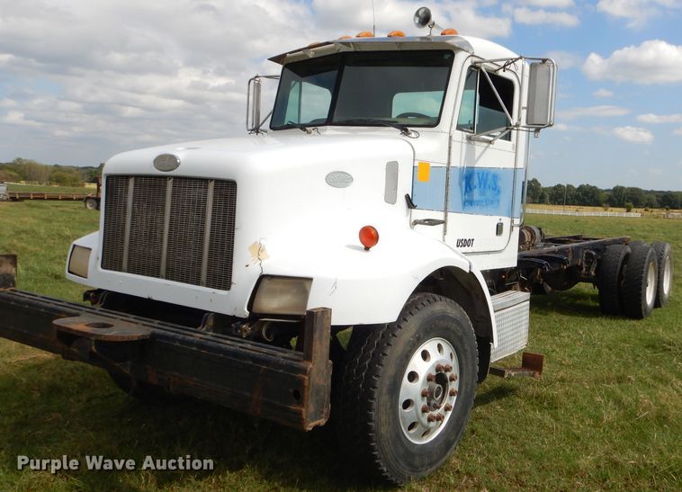 1999 Peterbilt 330 truck cab and chassis - EY9274