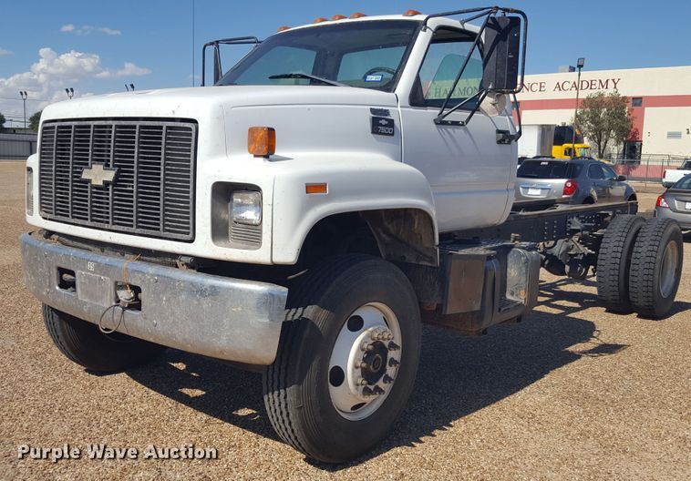 1997 Chevrolet C7500 truck cab and chassis - GC9067