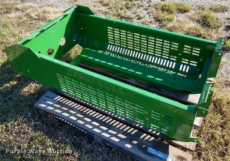 John Deere row unit frame - FV9245