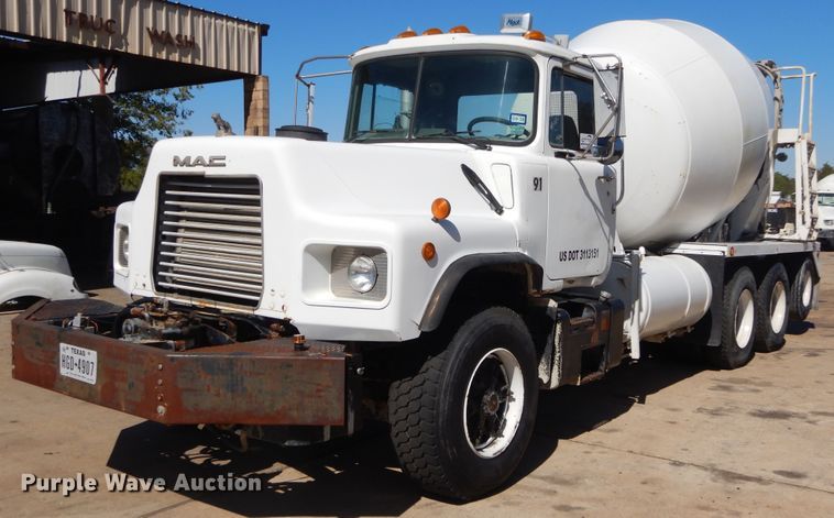 2001 Mack DM690S ready mix truck - DI1777