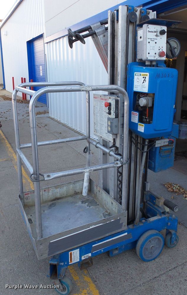 Genie AWP24 vertical lift - EF9562