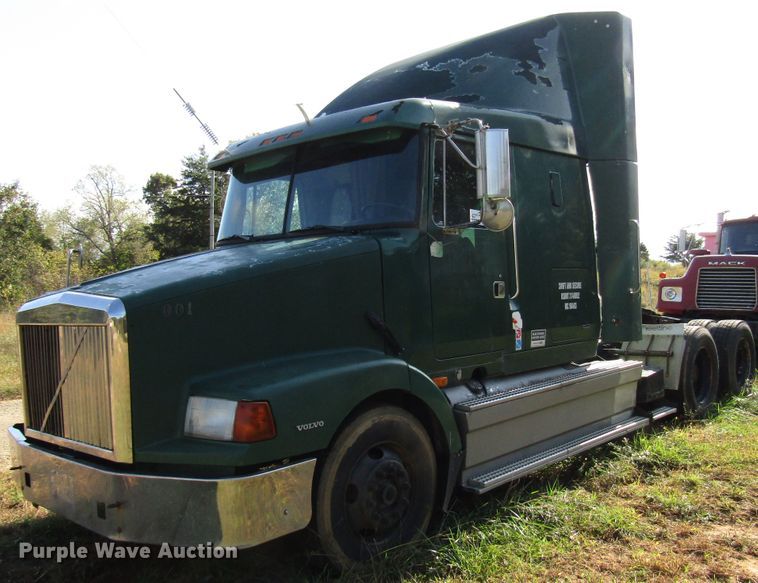 1997 Volvo WIA semi truck - DG6508