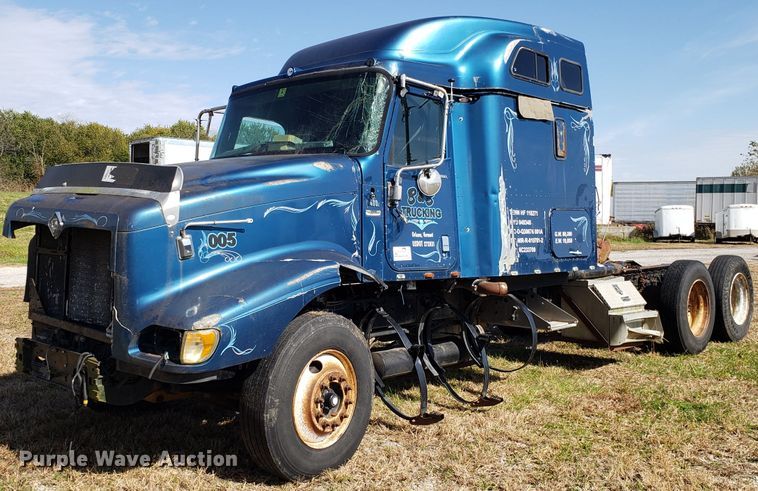 2006 International 9400i truck cab and chassis - DG8857