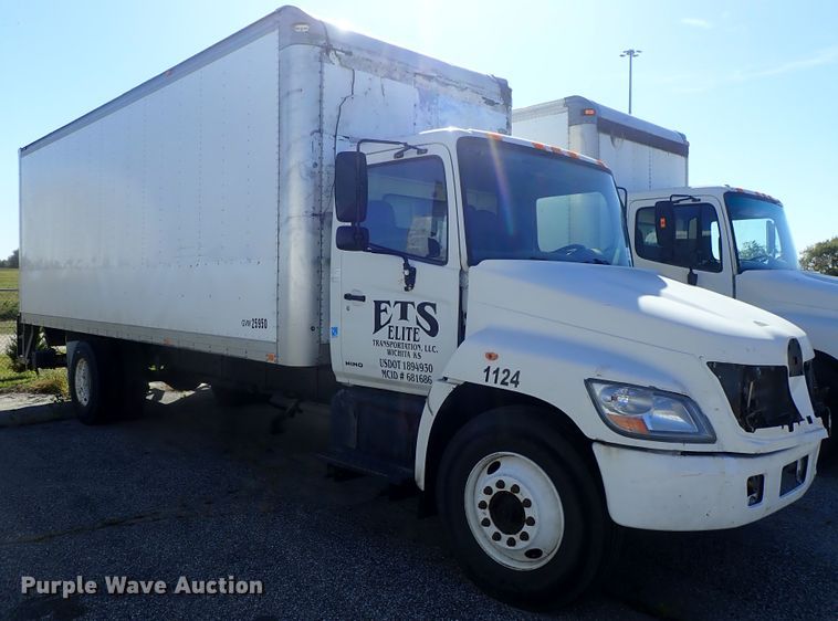 2007 Hino 268 box truck - DB7610
