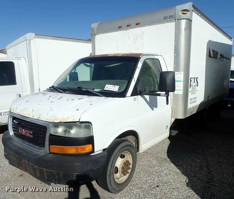 2006 GMC Savana box truck - DB7650
