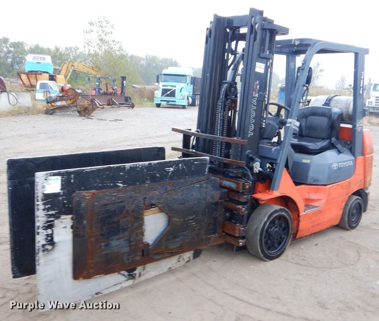 Toyota 7FGCU25 forklift - EY9426