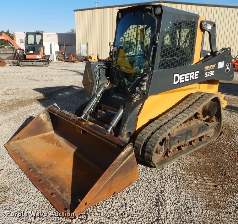 2015 John Deere 323E skid steer - DH2680