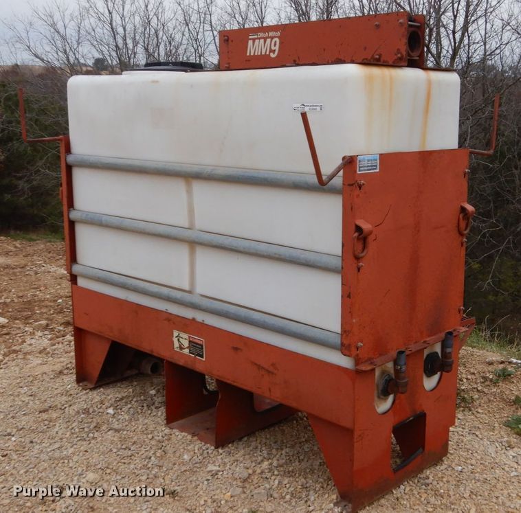 Ditch Witch MM9 fluid mixing tank - EC9093