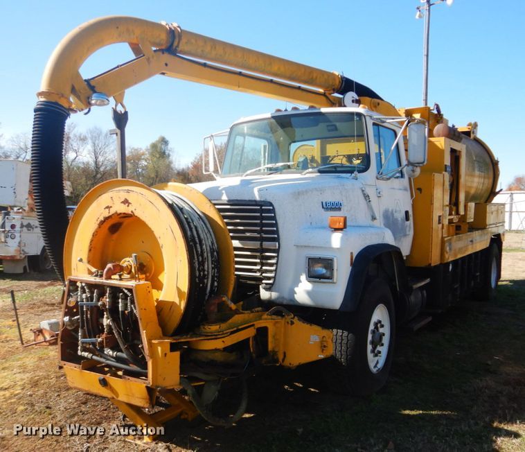 1992 Ford L8000 sewer jetter truck - FF9077
