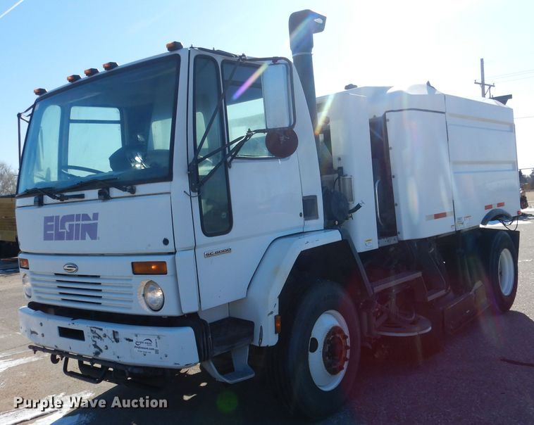 2003 Sterling SC8000 street sweeper truck - DG5874