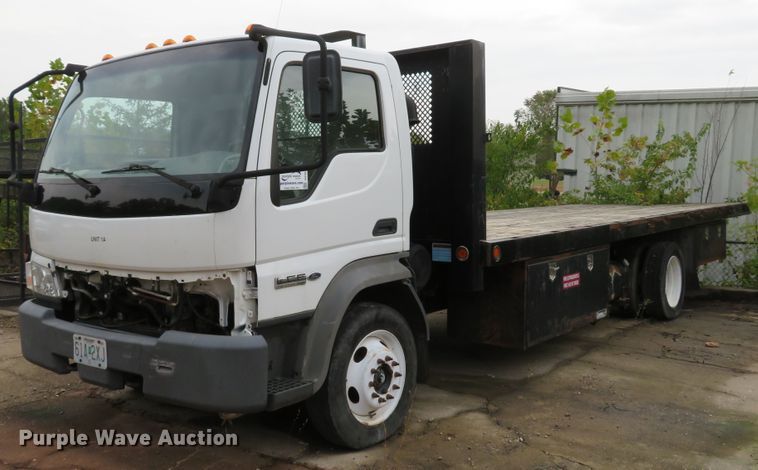 2006 Ford LCF flatbed truck - DH1624