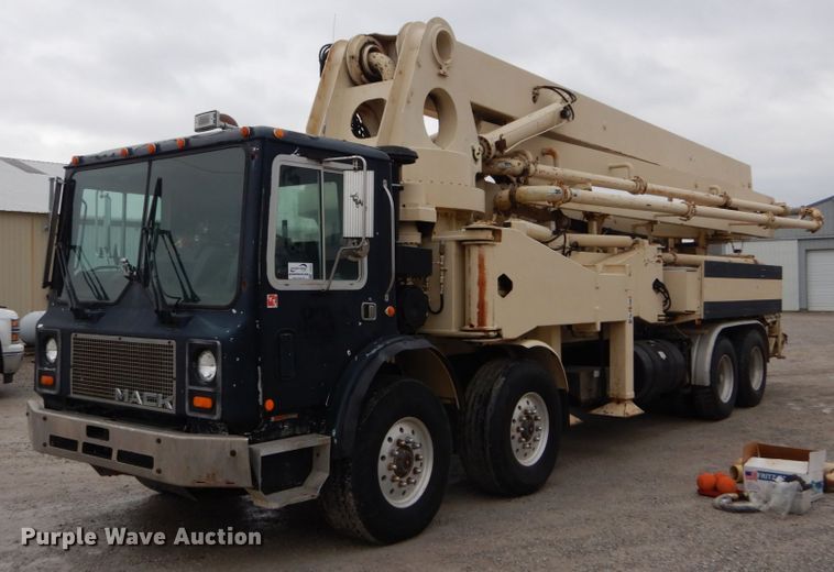 1993 Mack MR688S pump truck - DH5019