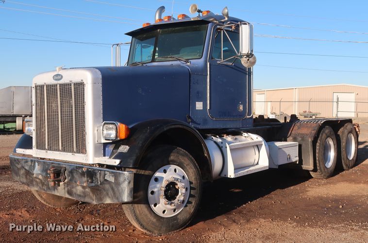 2001 Peterbilt 378 truck cab and chassis - DG4248