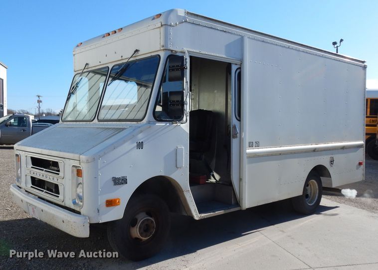 1999 Chevrolet P30 delivery truck - DE4162