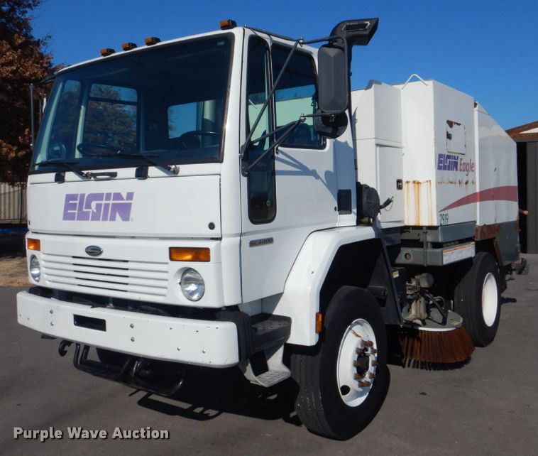 2002 Sterling SC8000 street sweeper truck - GF9003